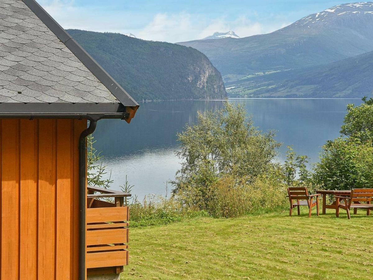Three-Bedroom Holiday Home In Utvik 1 Reed Exterior photo